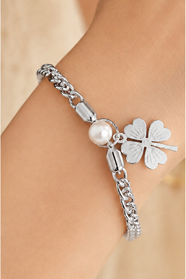 Elegant Silver Color Luck Bracelet with Pearls and Four-Leaf Clover
