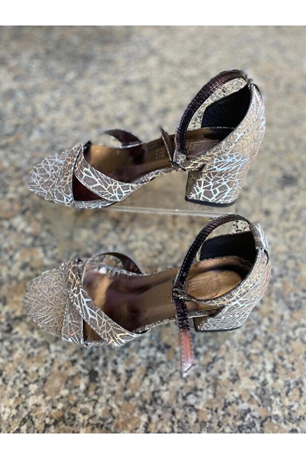 Grey Outer Material Shiny Skin Leather Thick Heel Lace-Up Women's Shoes