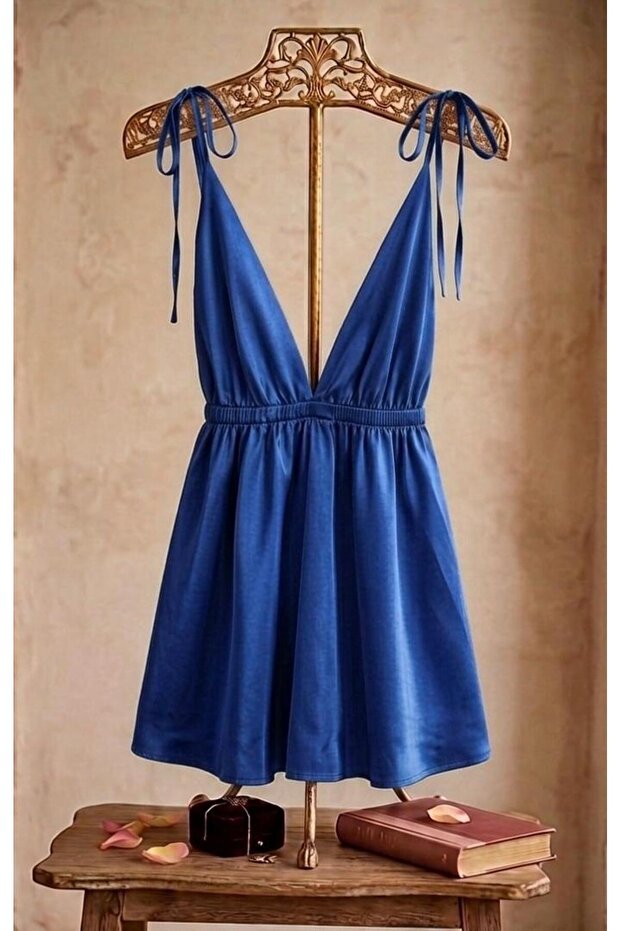 Dona Layla Model Satin Nightgown