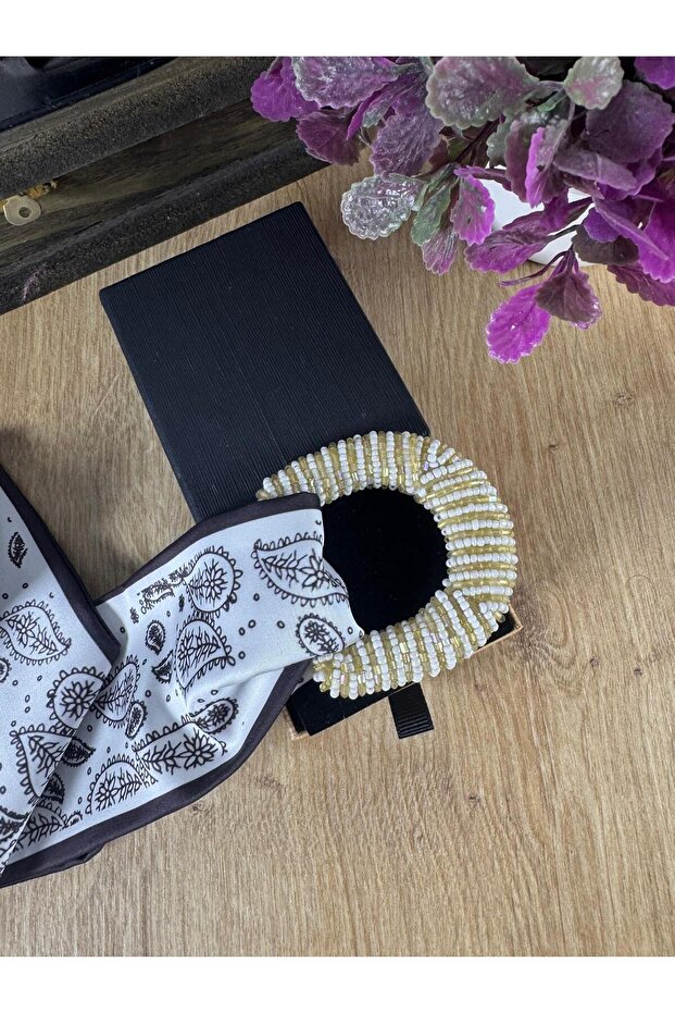 Stylish Belt Buckle with Bead Embroidery