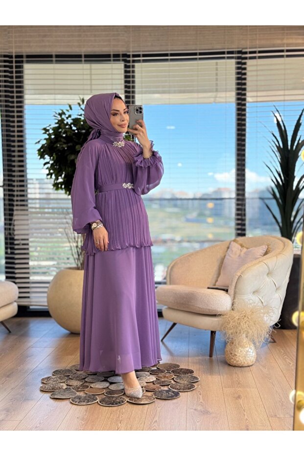 02-2482 طقم ياقة أمامية مزينة بالأحجار باللون الأرجواني
