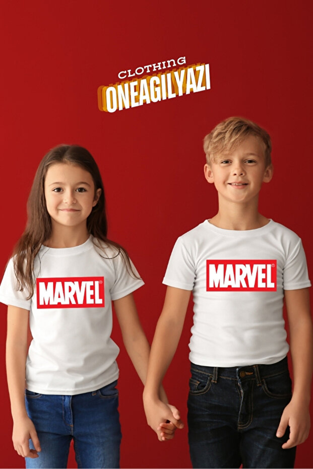 تي شيرت أسود كبير الحجم مطبوع عليه Marvel للأطفال