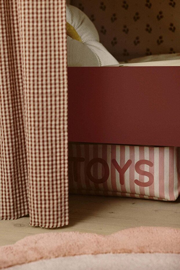 Lidded toy storage basket