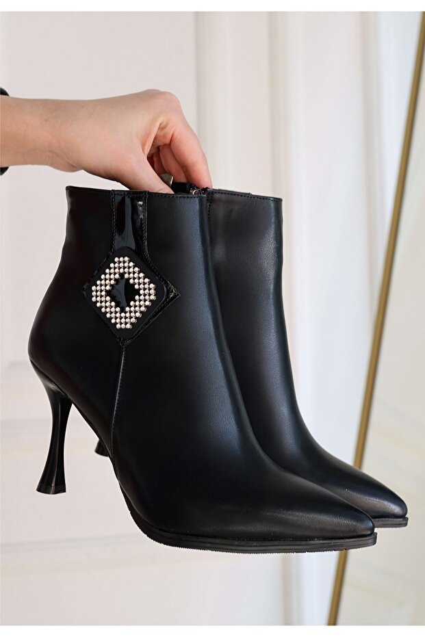 Moose Black Leather Heeled Boots