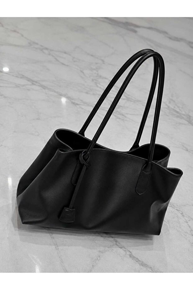 Women's arm and shoulder bag