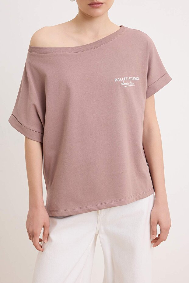 Vizon Slogan Oversize Kayık Yaka Düşük Kol Kısa Pamuklu Örme T-Shirt TWOSS26TS00150 - 3