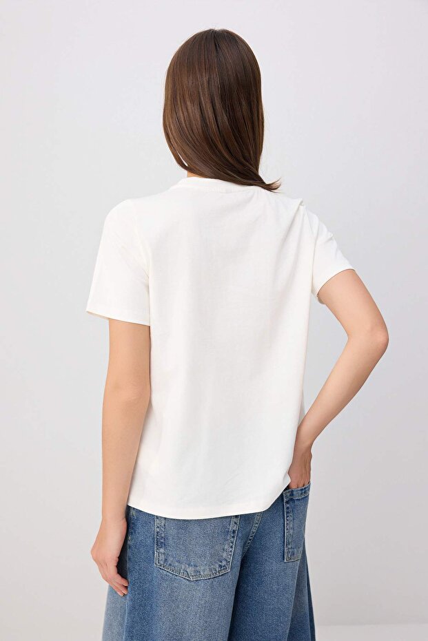 Ekru Nakışlı Regular/Normal Kalıp %100 Pamuk Örme T-Shirt TWOSS26TS00316 - 4