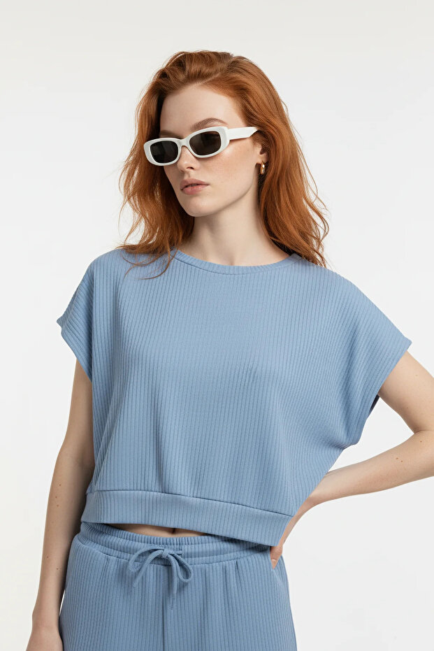 Crew Neck Short Sleeve T-Shirt with Ribbed Hem