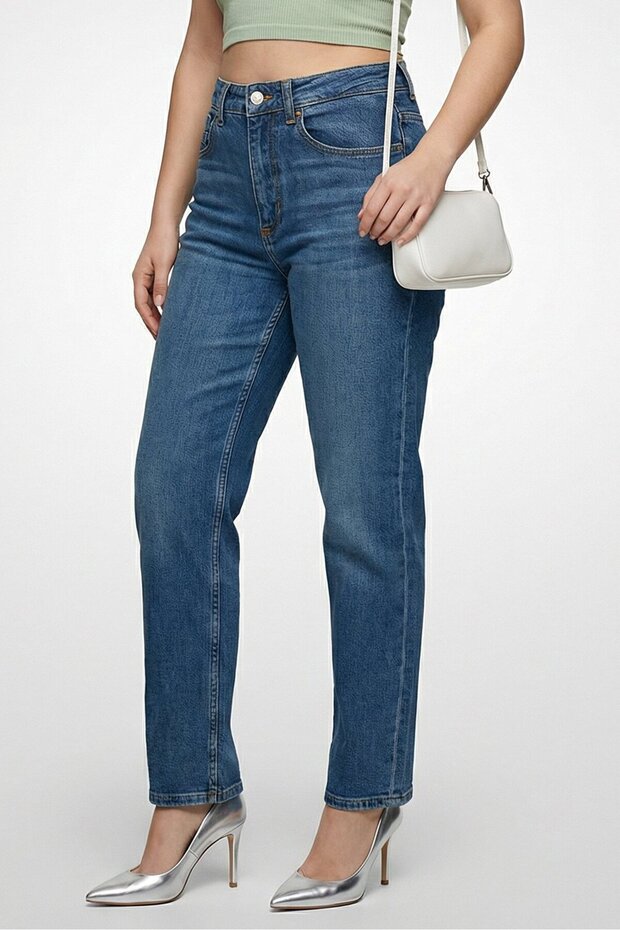 Women Tapered Fit Washed Stretchable Denim, Blue