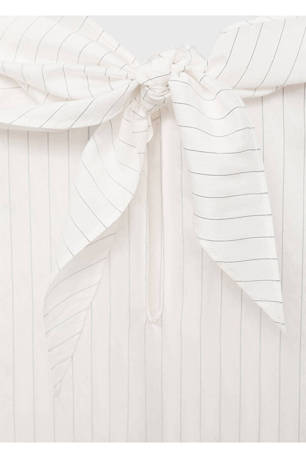 Gestreifte Bluse mit Taschentuchdetails - 5