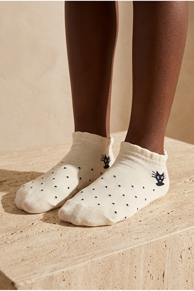 Child's polka dot step socks white