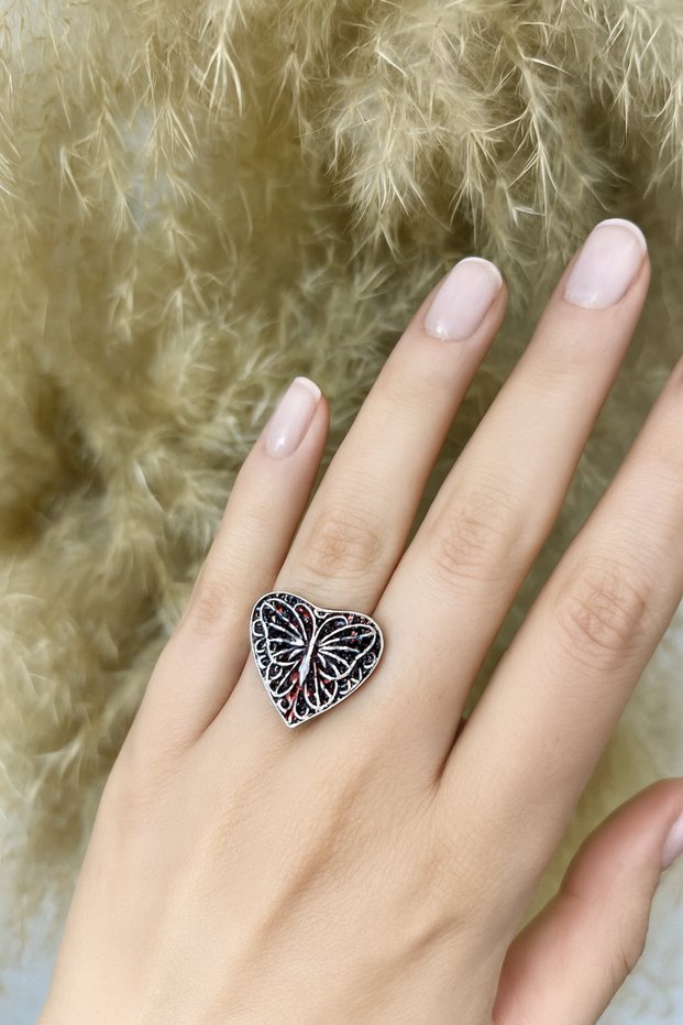 Red Heart Ring with Butterfly Figure – Symbol of Love, Transformation, and Elegance