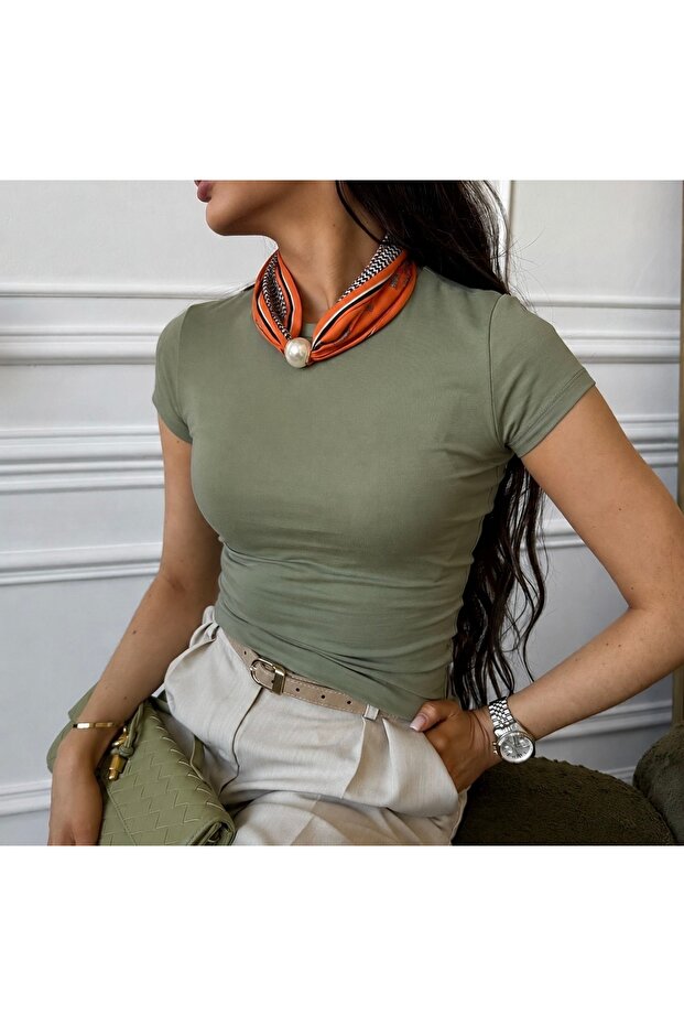 Orange Horse Pattern Pearl Scarf Model (It Opens and Closes with a Magnetic Mechanism Inside the Pearl)