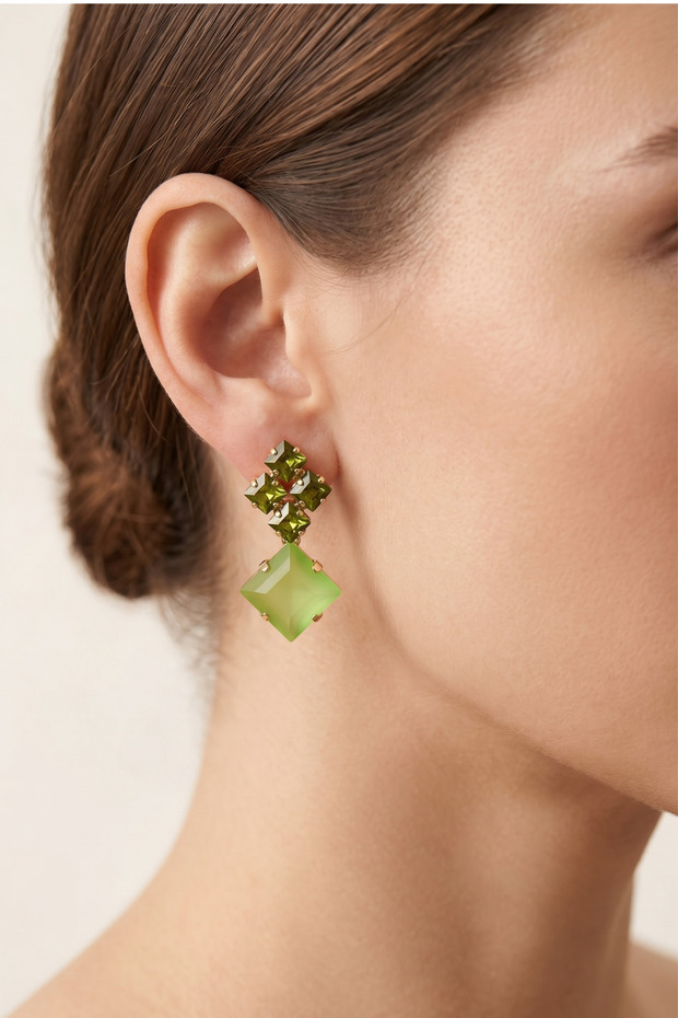 Baklava Crystal Hanging Earrings 3 Cm.