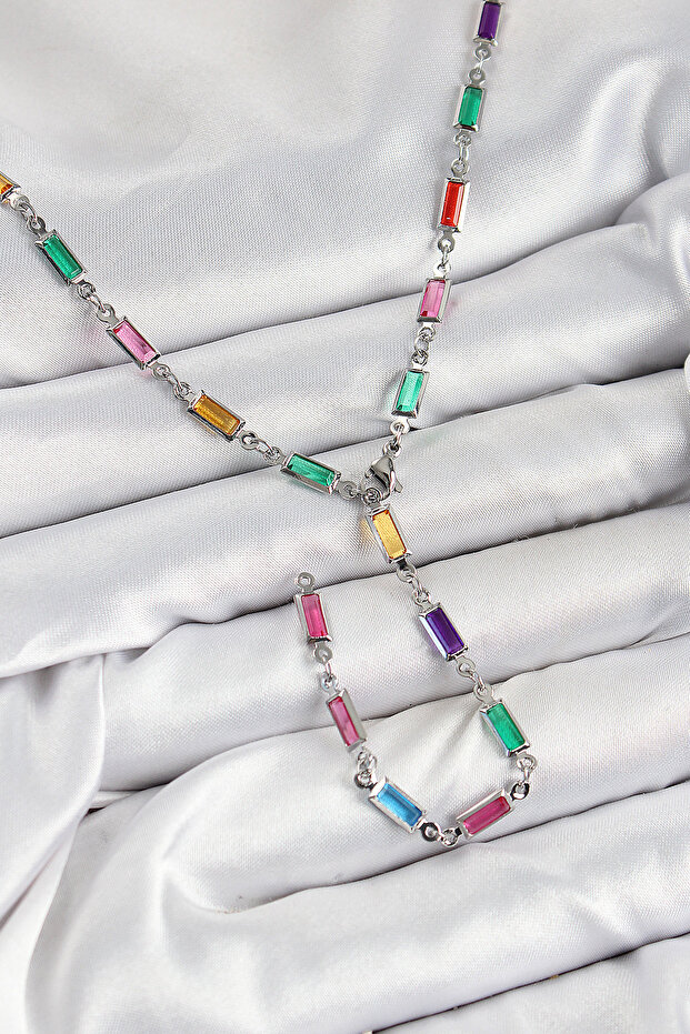قلادة نسائية من النحاس ملونة بحجر الزركون على شكل مستطيل موديل فضي اللون 5886