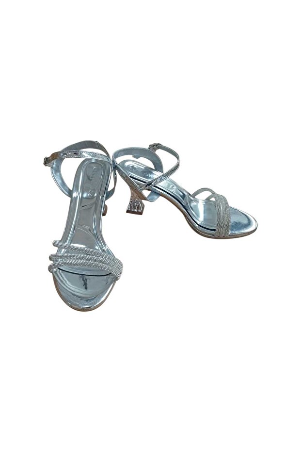 Zenne with Heels