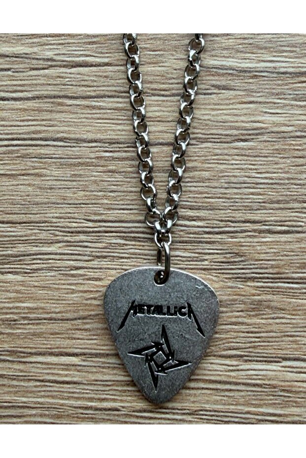 Metallica Pena Chain Necklace