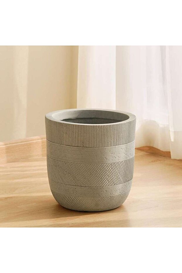 Rihan Polyresin Planter 28x28x27cm - White