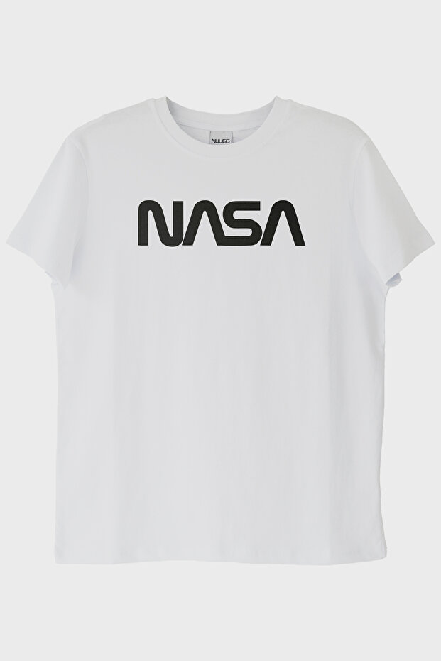 تي شيرت أبيض بتصميم بسيط مطبوع عليه NASA