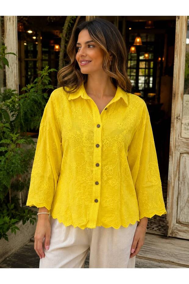 Women's Embossed Pattern Collared Shirt 38-46