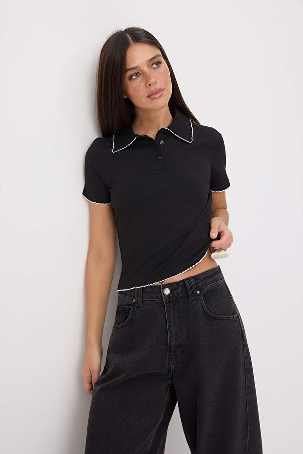 Siyah Fitted Polo Yaka Dikiş Detaylı Kısa Kol Pamuklu Esnek Örme T-Shirt TWOSS26TS00245 - 2