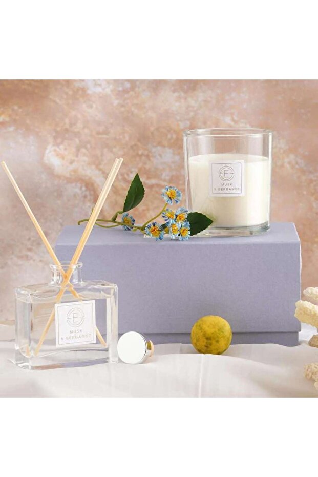 مجموعة هدايا عطر المسك والبرغموت الأنيقة - 100 مل معطر جو و255 جرام شمعة - أزرق