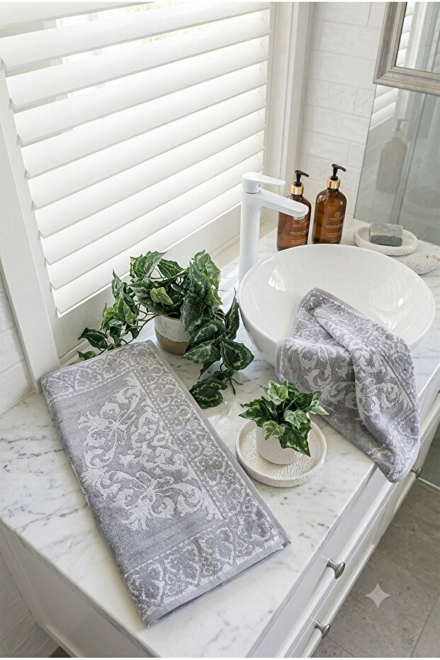 2 Pieces of Velvet Towels for Hands and Face
