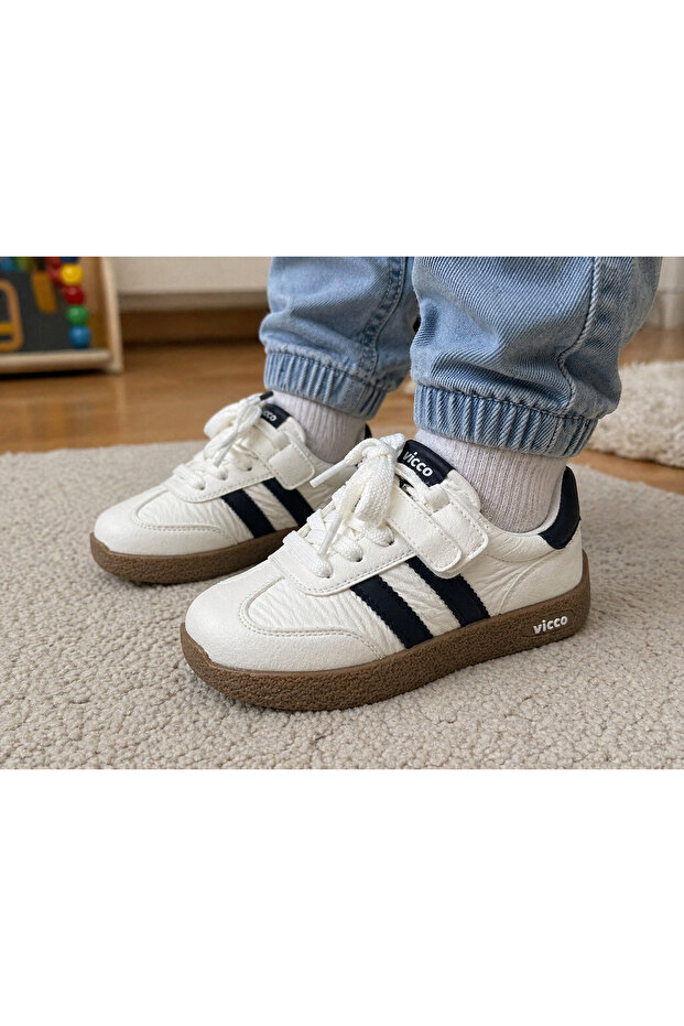 Child's shoes