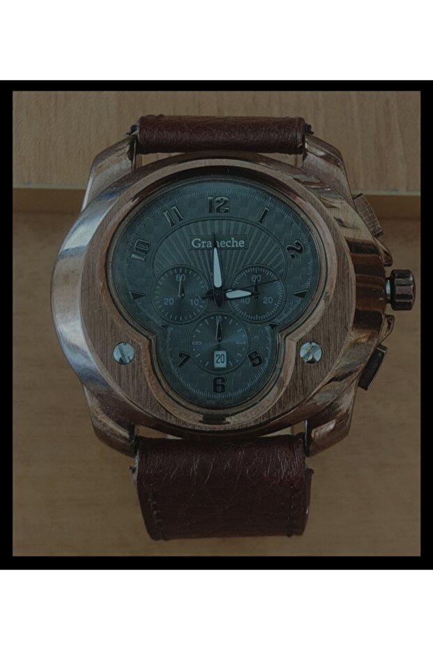 Men's Watch a Unique Reflection of the Watchmaking Heritage