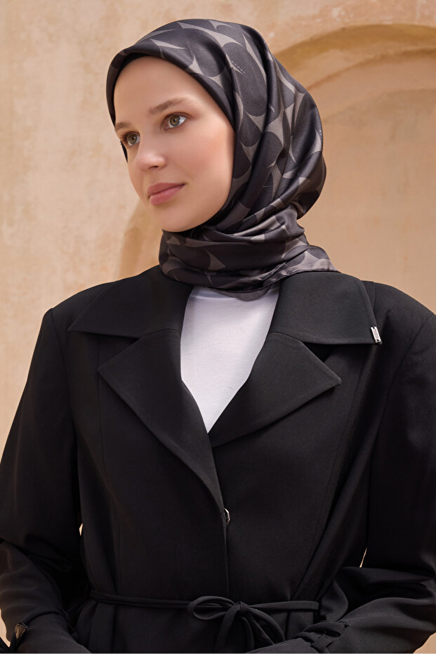 وشاح حرير تويل أسود، مدخن