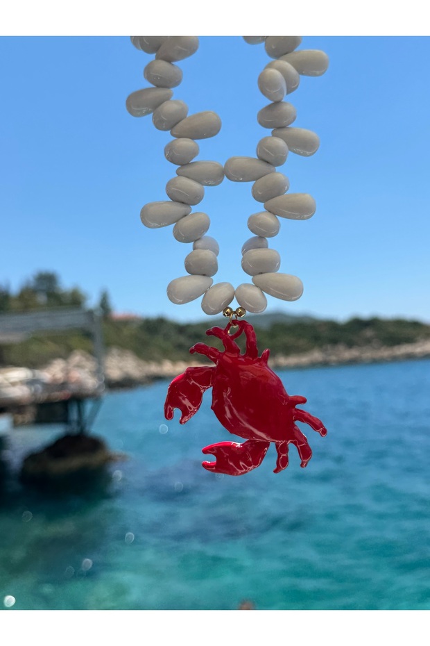 Crimson crab kolye