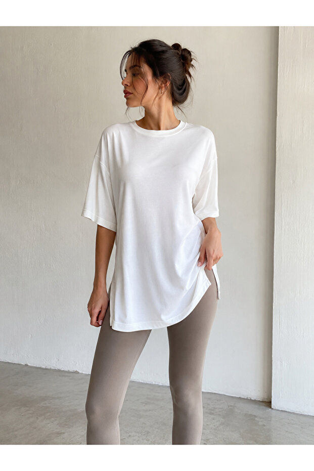 Oversize Yan Yırtmaçlı Basic Tişört