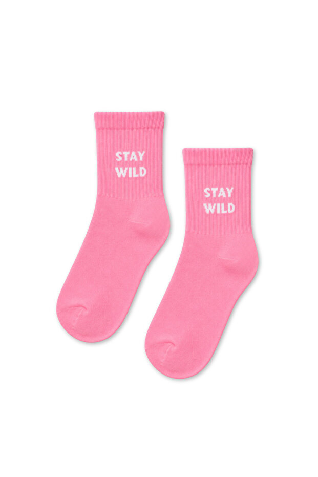 جوارب قصيرة للجنسين من Stay Wild مكتوب عليها باللون الوردي