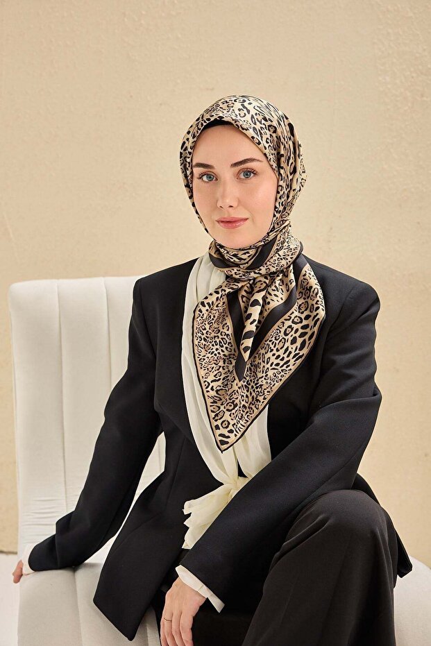 Twill Silk Scarf Leopard Beige 90X90