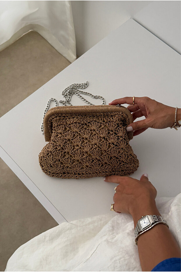 Women's woven bag camel woven