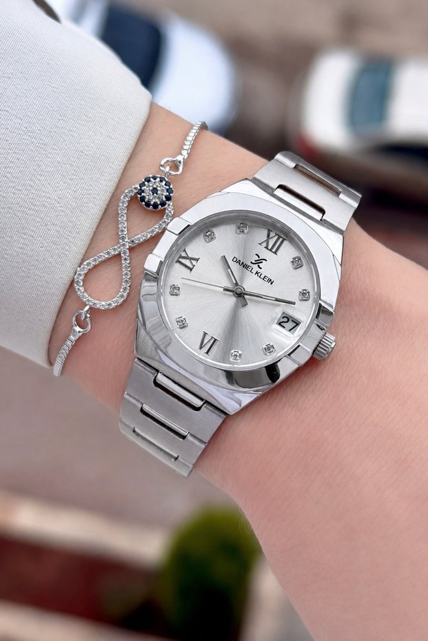 Metallic Color 30 mm 2 Year Warranty Women's Wristwatch
