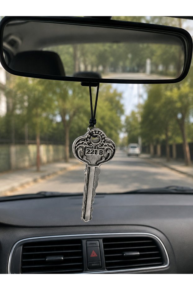 Vintage Key Design Car Rearview Mirror Ornament – Decorative Metal Auto Accessory