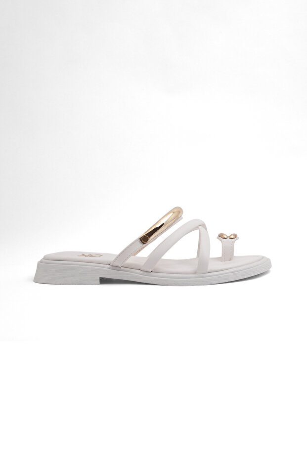 Y 07 Buckle Detailed Flip Flops