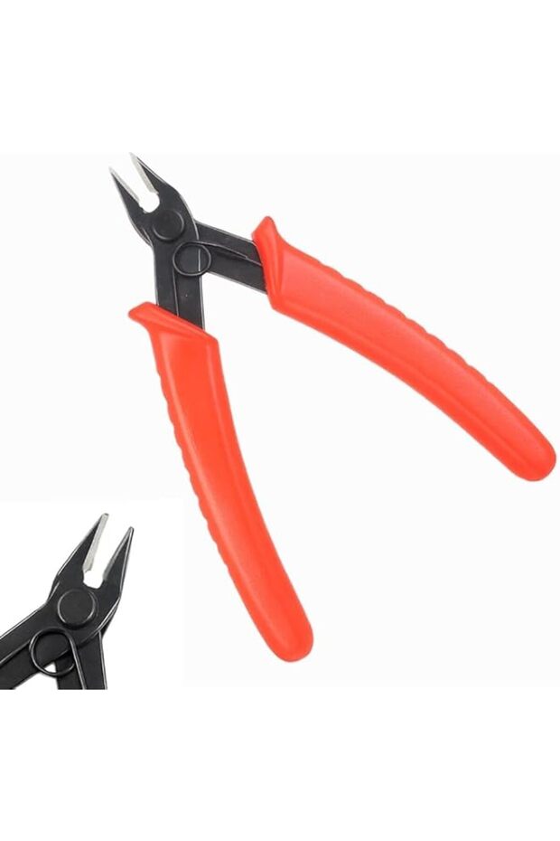 Incense Cutter with Comfortable Handle, Precise Cutting Tool for Oud Bakhoor Incense Pieces, Durable Oud Cutter for Home & Majlis Use (Red)