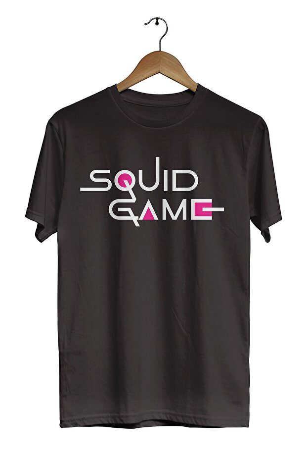 تي شيرت أسود مطبوع عليه حروف كورية للجنسين من Squid Game