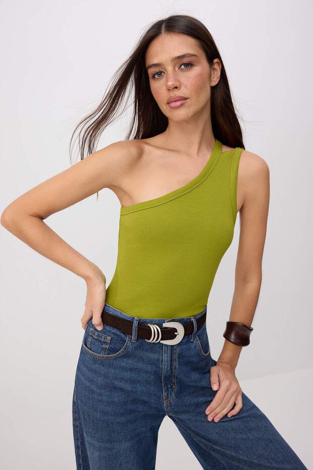 Yağ Yeşil Vücuda Oturan Asimetrik Yaka Kolsuz Çıtçıtlı Fitilli Esnek Örme Body TWOSS26BD00032