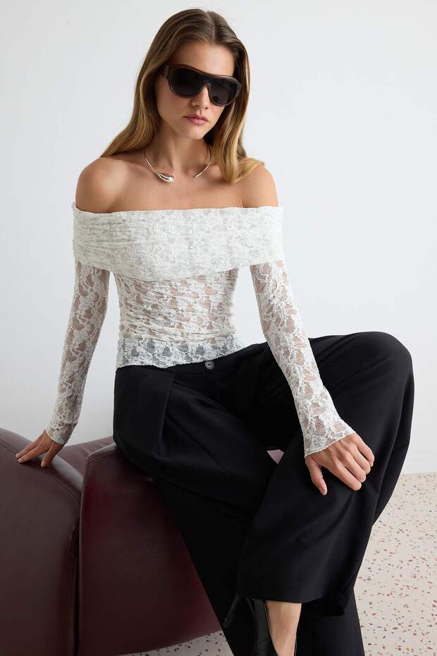 Ekru Düz Fitted Carmen Yaka Uzun Kol Dantel Örme Bluz TWOAW27BZ00020