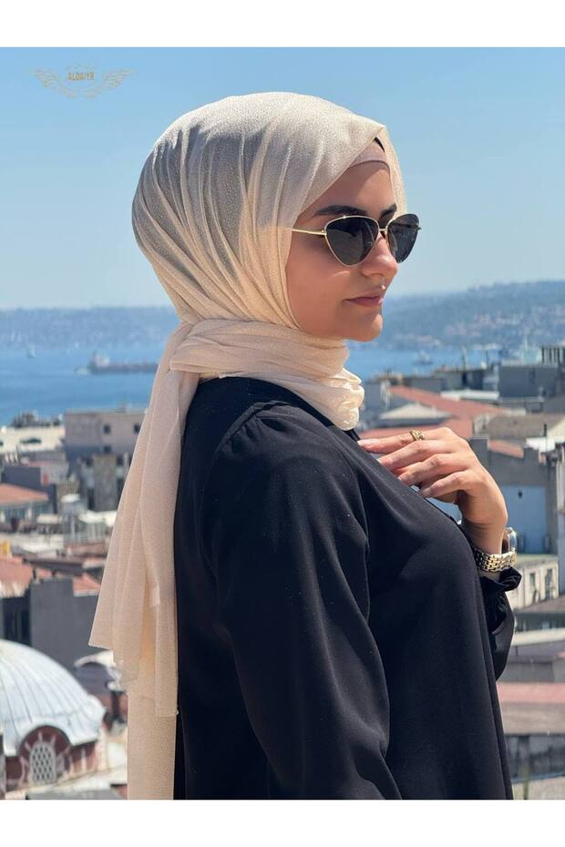 شال من الشيفون اللامع