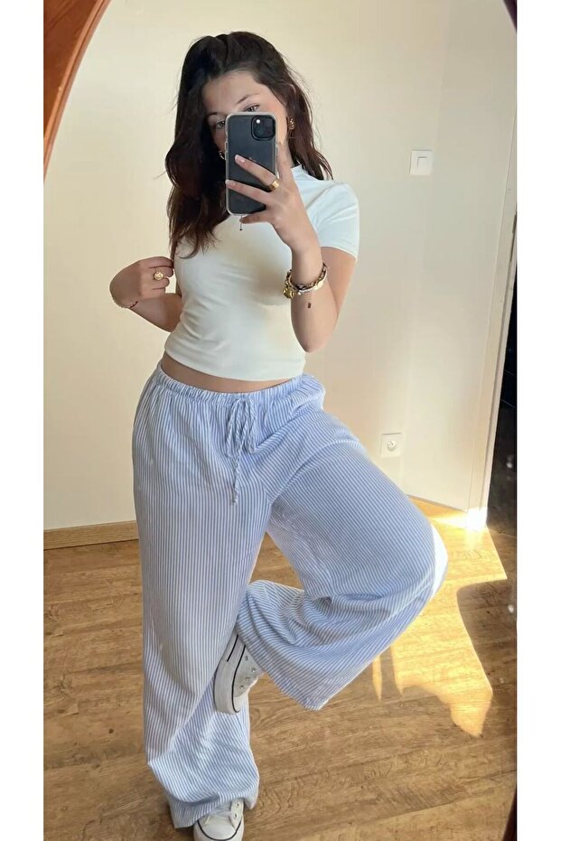 Body-Hugging Belt-Length Crop Top