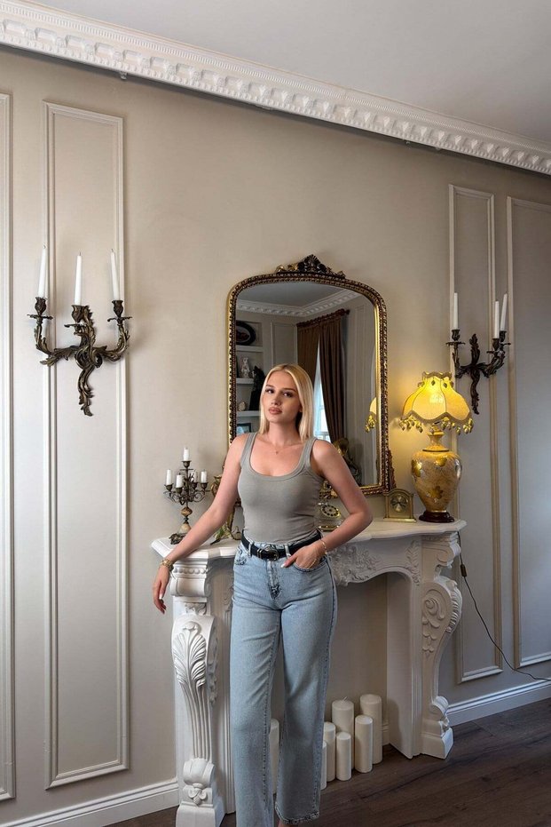 Belted Detail Mom Jeans Pants