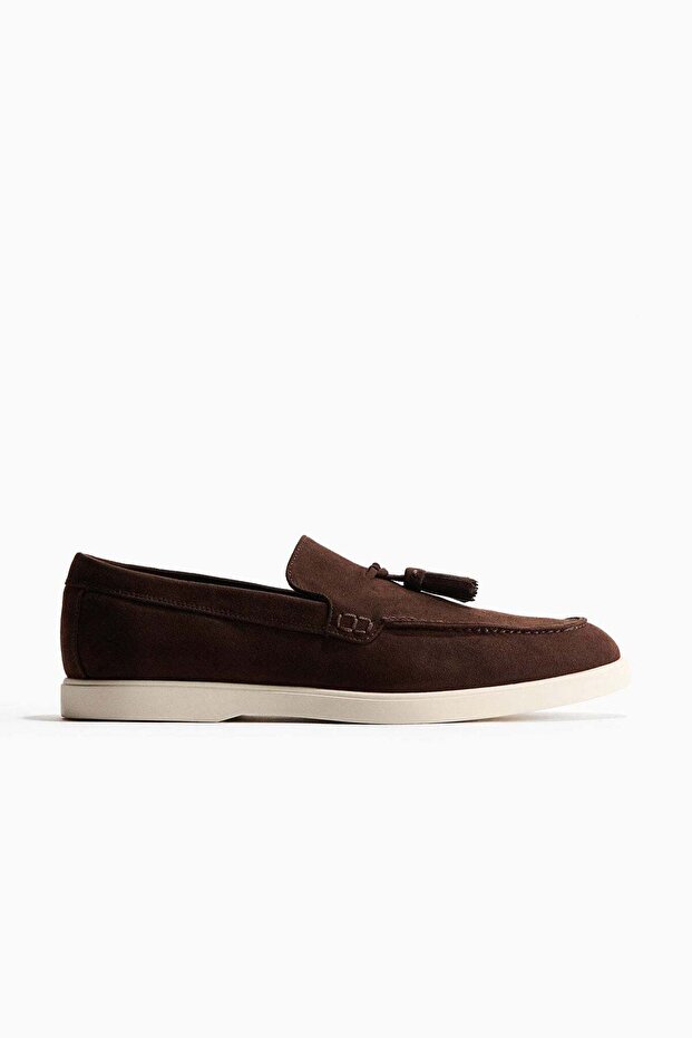 Tasseled loafers