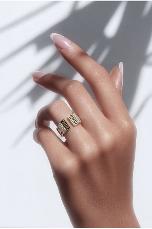 Number 9 Zircon Stone Patterned Luxury Ring