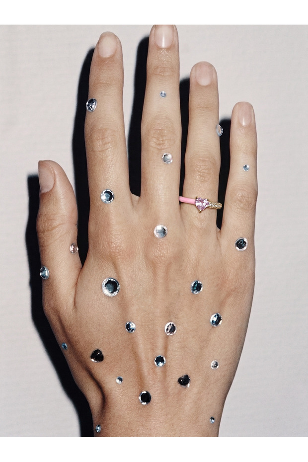 Adjustable ring with colorful stones