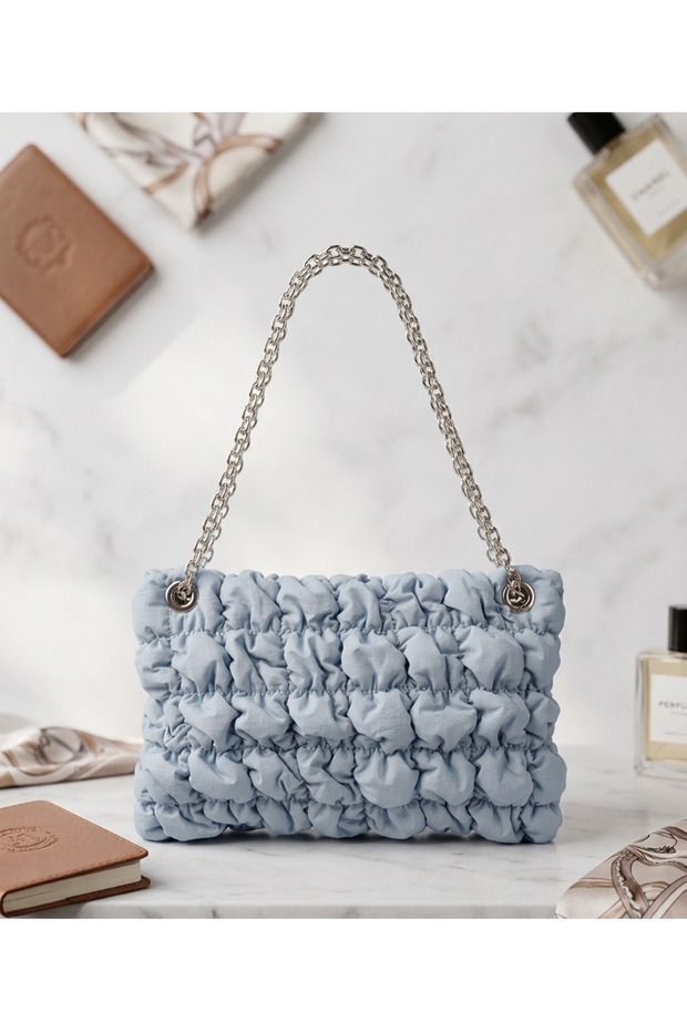 Chain Shoulder Bag with Diamond Pattern