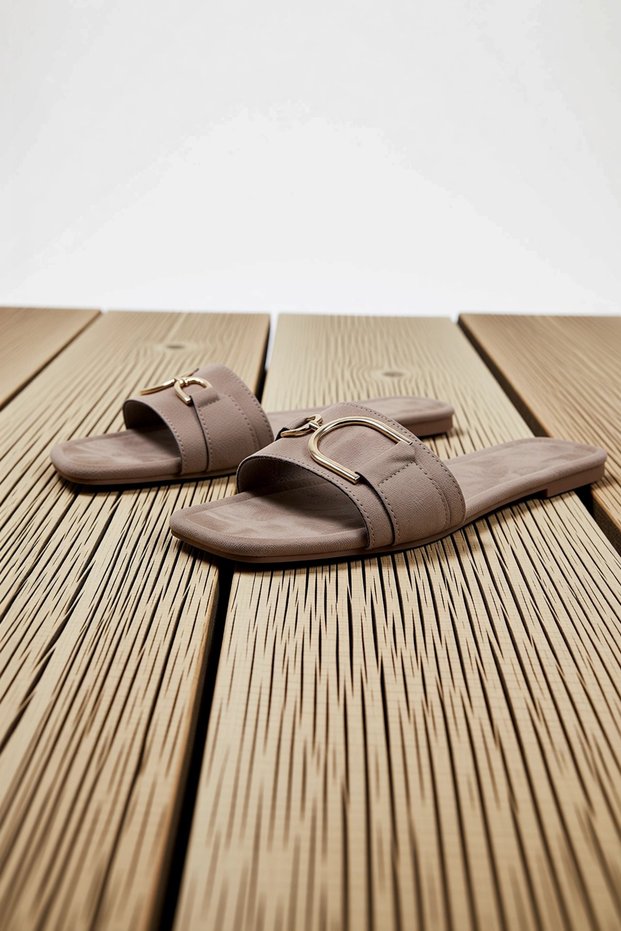 Women's Metallic Accessory Detailed Flat Heeled Slippers Faux Leather Comfortable Daily Home Shoes Modern Stylish